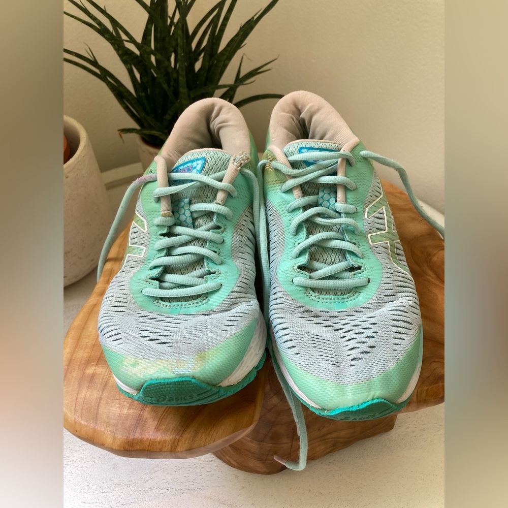 Asics Gel Nimbus 25 Running Shoe - size 8.5
